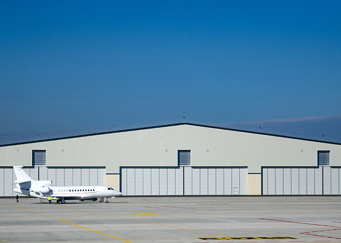 Power supply systems for hangar doors